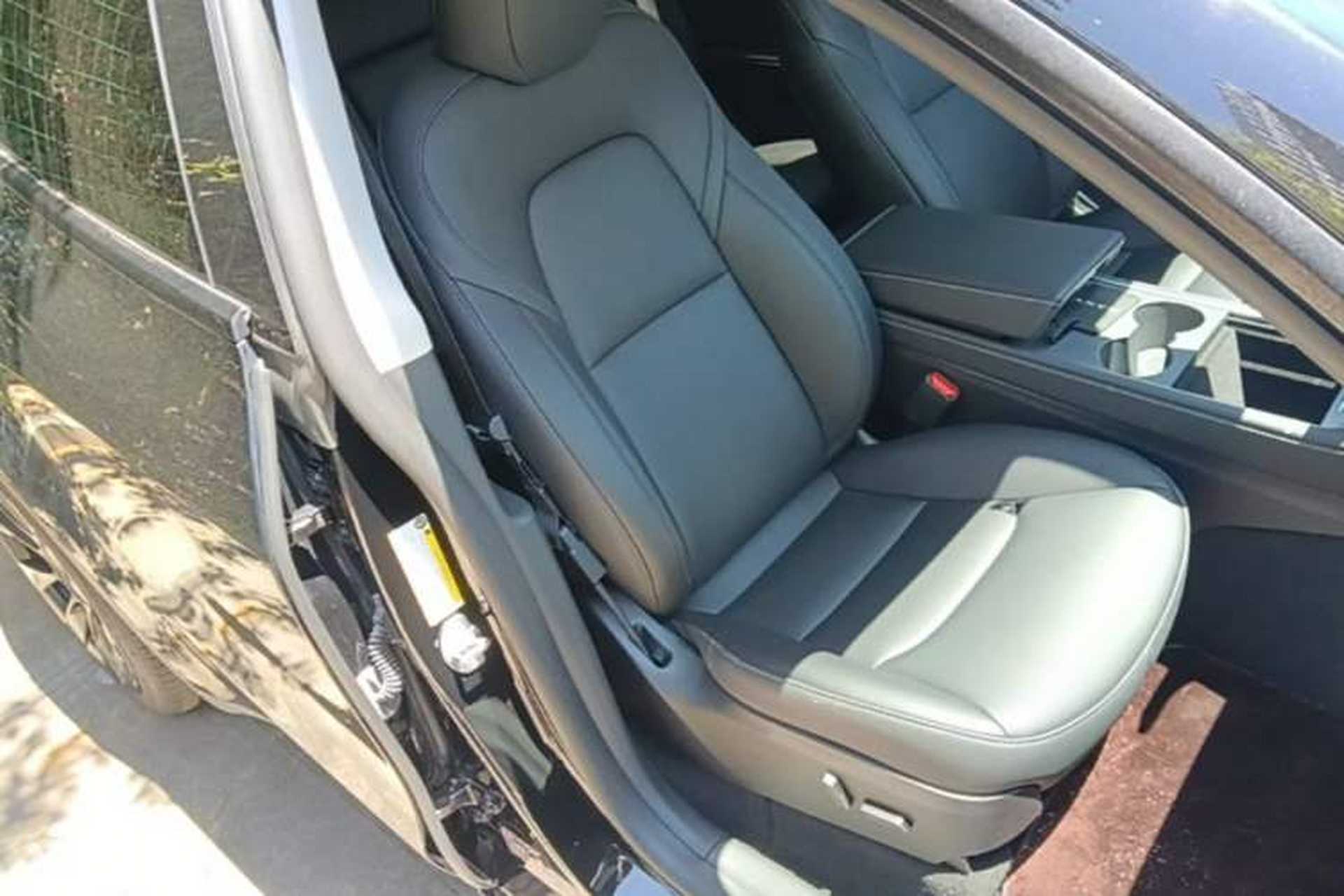 Used Tesla Model Y 2023 Long-Range All-Wheel-Drive Version Right Front Seat