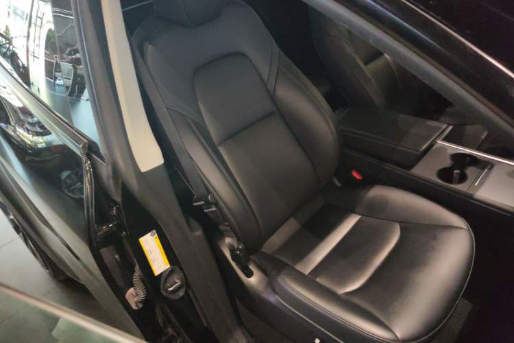 Used Tesla Model Y 2023 Rear-Wheel-Drive Version Right Front Seat