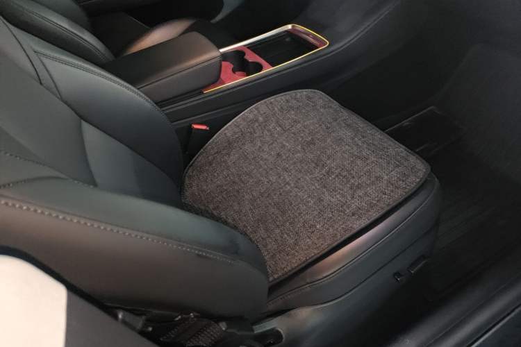 Used Tesla Model Y 2023 Rear-Wheel-Drive Version Right Front Seat