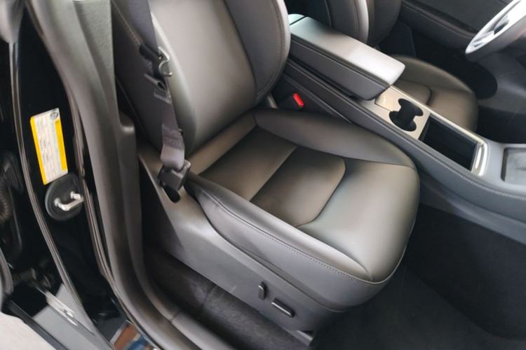 Used Tesla Model Y 2023 Rear-Wheel-Drive Version Right Front Seat