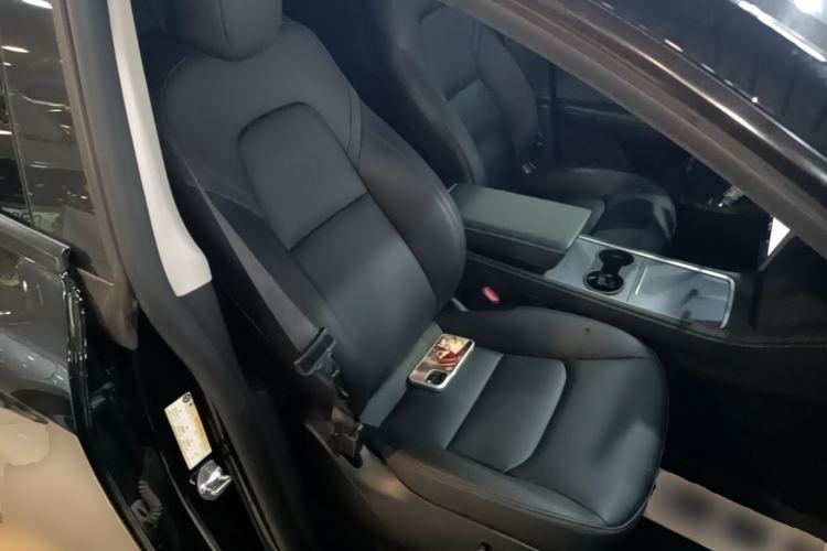Used Tesla Model Y 2023 Long-Range All-Wheel-Drive Version Right Front Seat