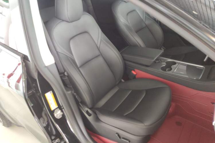 Used Tesla Model Y 2023 Long-Range All-Wheel-Drive Version Right Front Seat