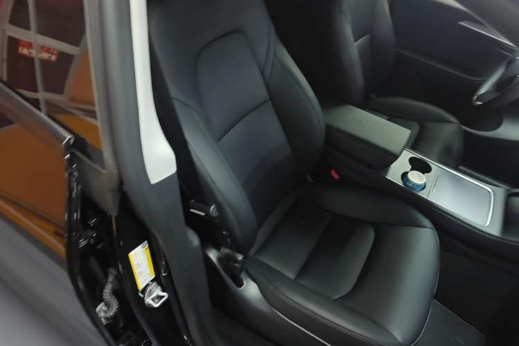 Used Tesla Model Y 2023 Rear-Wheel-Drive Version Right Front Seat