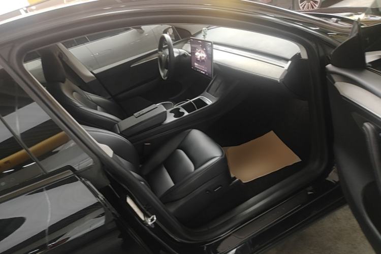 Used Tesla Model Y 2023 Rear-Wheel-Drive Version Right Front Seat