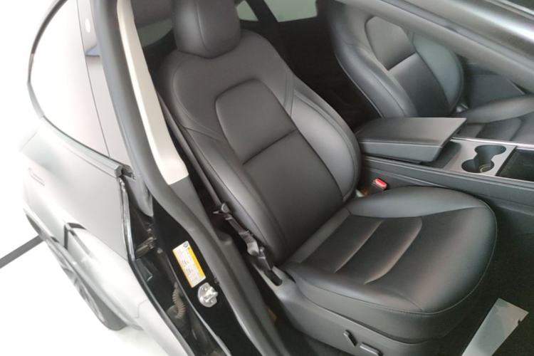 Used Tesla Model Y 2023 Rear-Wheel-Drive Version Right Front Seat