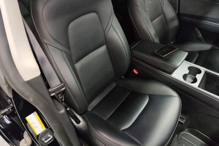 Used Tesla Model Y 2023 Rear-Wheel-Drive Version Right Front Seat