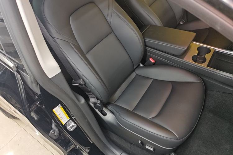 Used Tesla Model Y 2023 Long-Range All-Wheel-Drive Version Right Front Seat