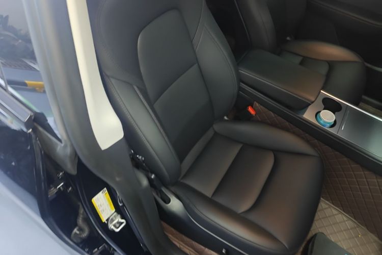 Used Tesla Model Y 2023 Rear-Wheel-Drive Version Right Front Seat
