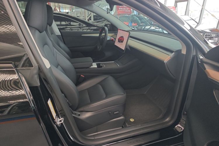 Used Tesla Model Y 2023 Long-Range All-Wheel-Drive Version Right Front Seat