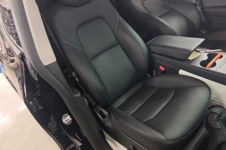 Used Tesla Model Y 2023 Long-Range All-Wheel-Drive Version Right Front Seat