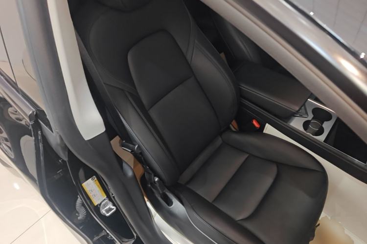 Used Tesla Model Y 2023 Rear-Wheel-Drive Version Right Front Seat