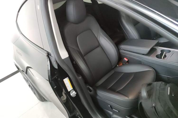 Used Tesla Model Y 2023 Rear-Wheel-Drive Version Right Front Seat