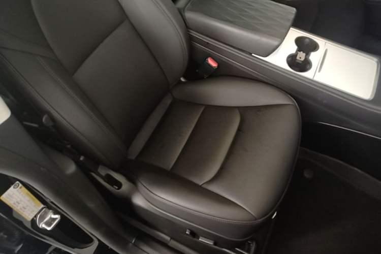 Used Tesla Model Y 2023 Rear-Wheel-Drive Version Right Front Seat