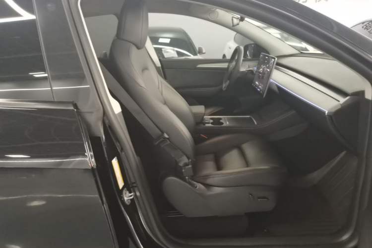 Used Tesla Model Y 2023 Rear-Wheel-Drive Version Right Front Seat