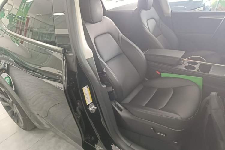 Used Tesla Model Y 2023 Rear-Wheel-Drive Version Right Front Seat