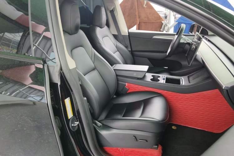 Used Tesla Model Y 2023 Rear-Wheel-Drive Version Right Front Seat