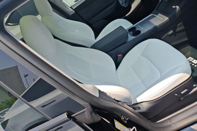 Used Tesla Model Y 2023 Long-Range All-Wheel-Drive Version Right Front Seat