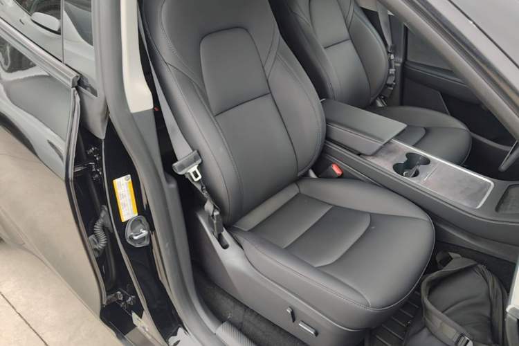 Used Tesla Model Y 2023 Rear-Wheel-Drive Version Right Front Seat