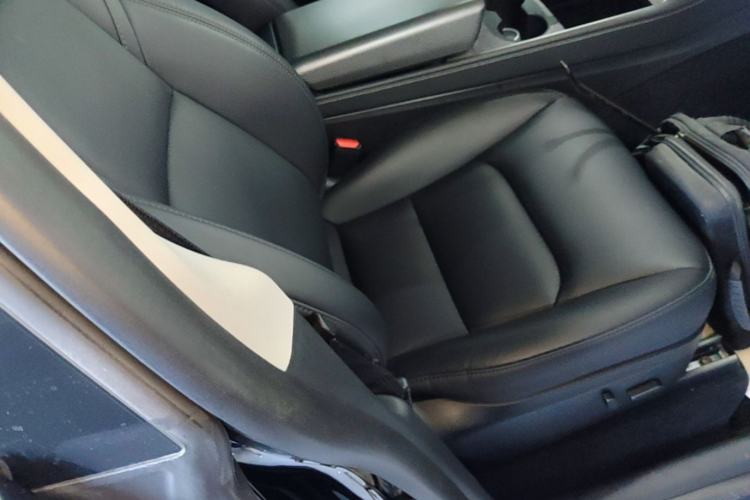 Used Tesla Model Y 2023 Rear-Wheel-Drive Version Right Front Seat