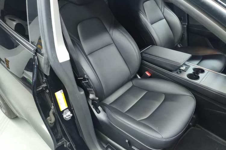 Used Tesla Model Y 2023 Rear-Wheel-Drive Version Right Front Seat