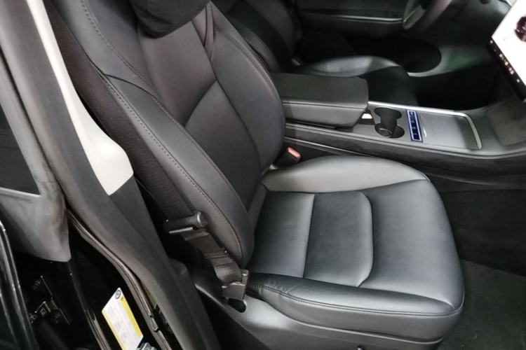 Used Tesla Model Y 2023 Rear-Wheel-Drive Version Right Front Seat
