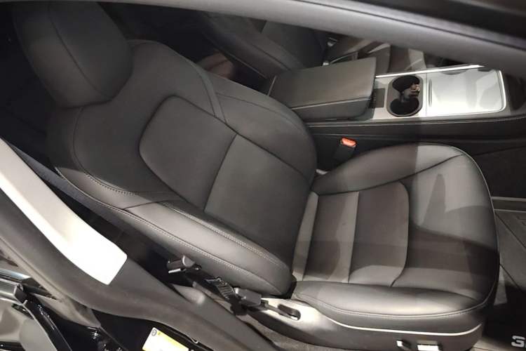 Used Tesla Model Y 2023 Long-Range All-Wheel-Drive Version Right Front Seat