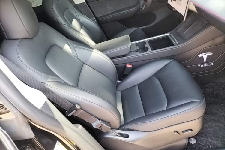 Used Tesla Model Y 2023 Rear-Wheel-Drive Version Right Front Seat