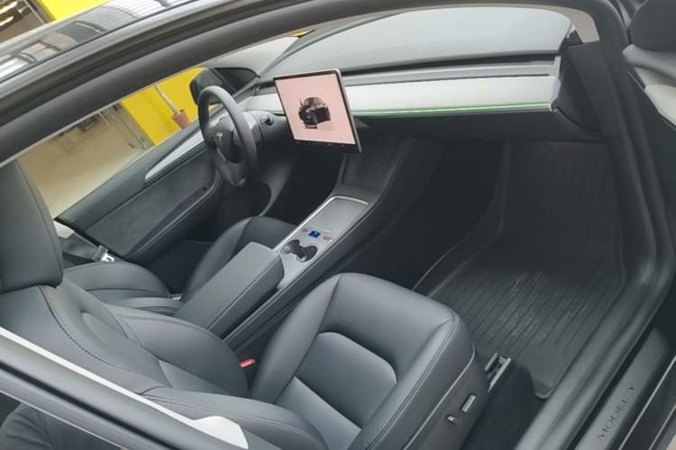 Used Tesla Model Y 2023 Rear-Wheel-Drive Version Right Front Seat