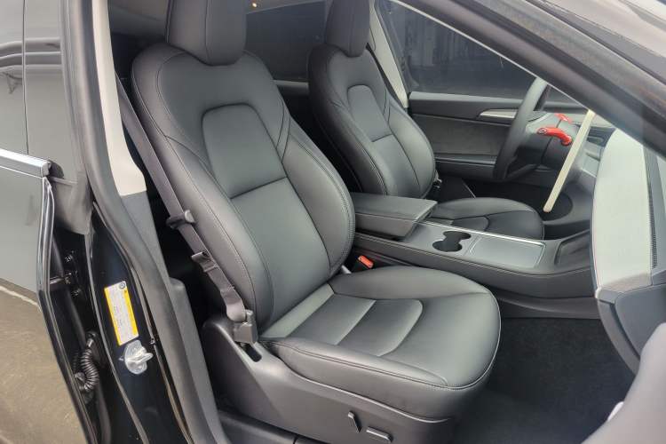 Used Tesla Model Y 2023 Rear-Wheel-Drive Version Right Front Seat