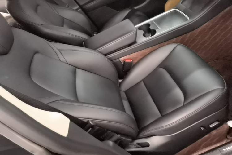 Used Tesla Model Y 2023 Long-Range All-Wheel-Drive Version Right Front Seat