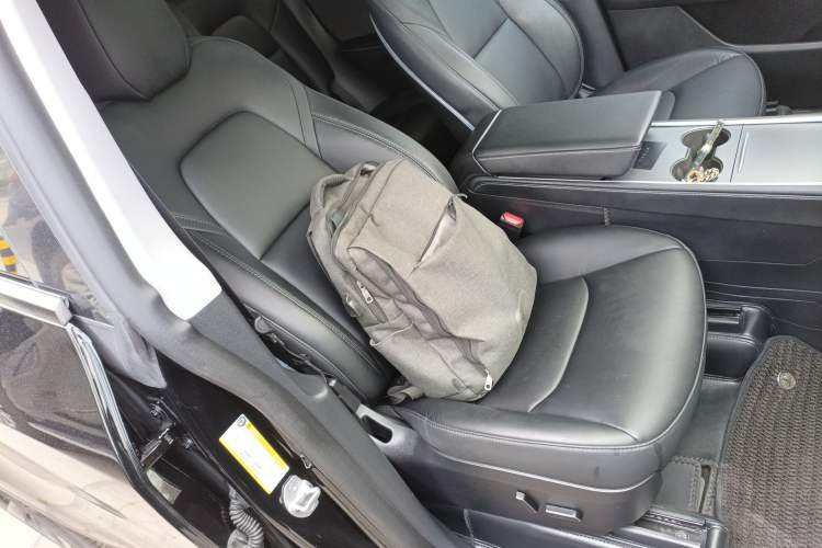 Used Tesla Model Y 2023 Long-Range All-Wheel-Drive Version Right Front Seat