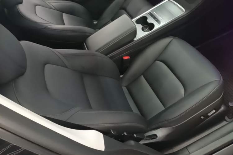 Used Tesla Model Y 2023 Rear-Wheel-Drive Version Right Front Seat