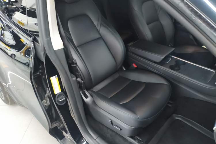 Used Tesla Model Y 2023 Rear-Wheel-Drive Version Right Front Seat