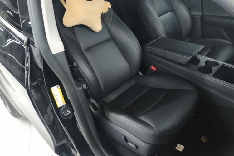 Used Tesla Model Y 2023 Rear-Wheel-Drive Version Right Front Seat