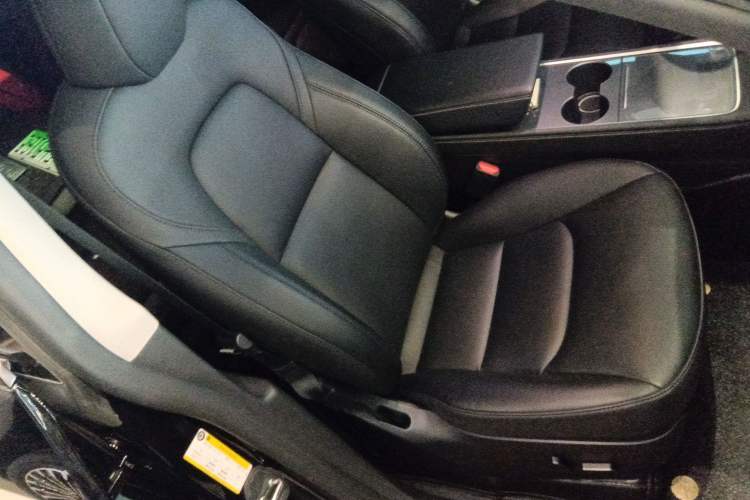 Used Tesla Model Y 2023 Rear-Wheel-Drive Version Right Front Seat
