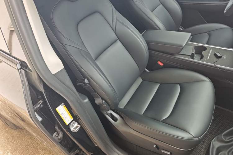 Used Tesla Model Y 2023 Rear-Wheel-Drive Version Right Front Seat