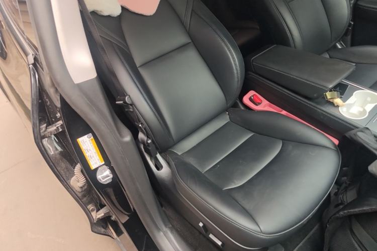Used Tesla Model Y 2023 Rear-Wheel-Drive Version Right Front Seat