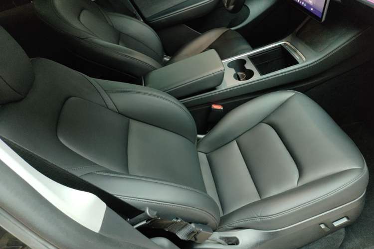 Used Tesla Model Y 2023 Rear-Wheel-Drive Version Right Front Seat