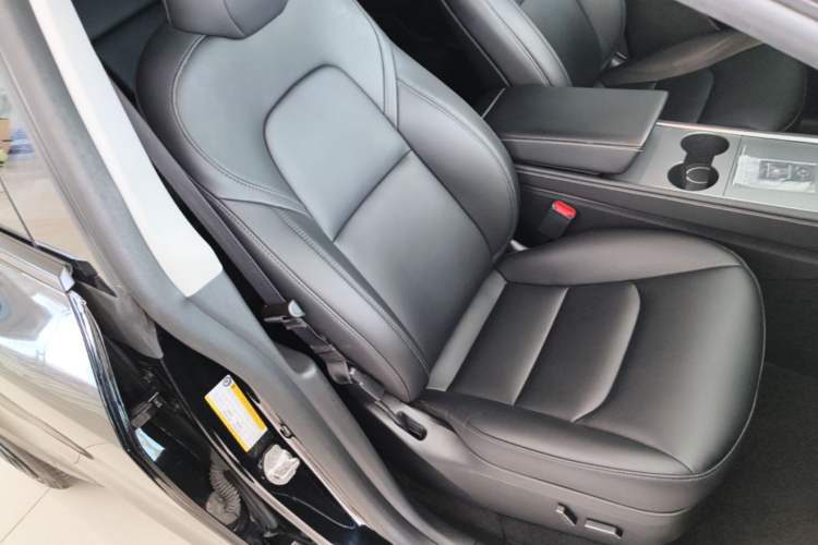 Used Tesla Model Y 2023 Rear-Wheel-Drive Version Right Front Seat