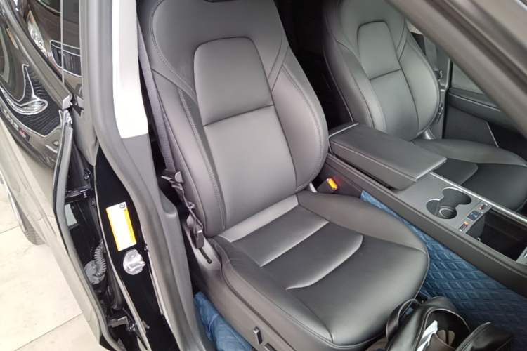 Used Tesla Model Y 2023 Long-Range All-Wheel-Drive Version Right Front Seat