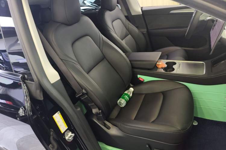 Used Tesla Model Y 2023 Rear-Wheel-Drive Version Right Front Seat