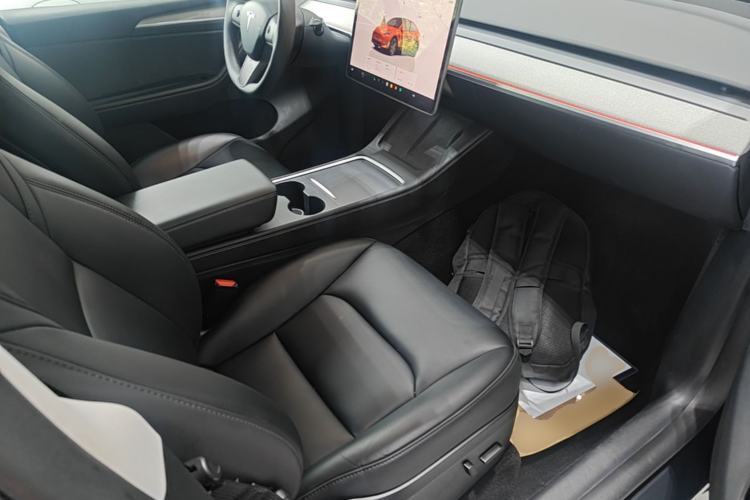 Used Tesla Model Y 2023 Rear-Wheel-Drive Version Right Front Seat