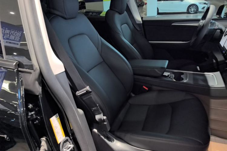 Used Tesla Model Y 2023 Rear-Wheel-Drive Version Right Front Seat