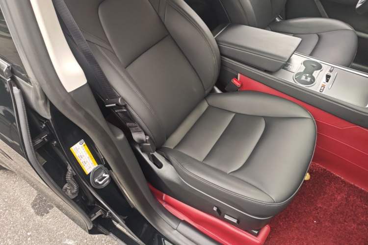 Used Tesla Model Y 2023 Long-Range All-Wheel-Drive Version Right Front Seat