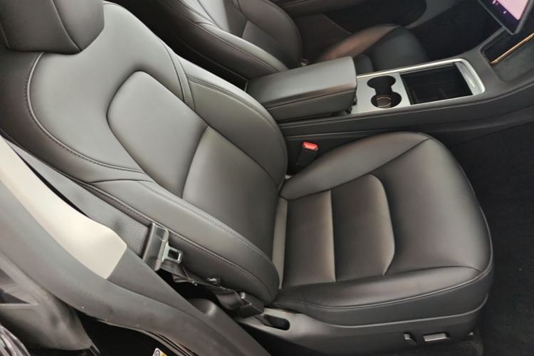 Used Tesla Model Y 2023 Rear-Wheel-Drive Version Right Front Seat