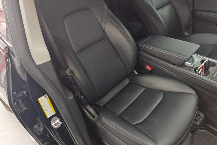 Used Tesla Model Y 2023 High-Performance All-Wheel-Drive Version Right Front Seat