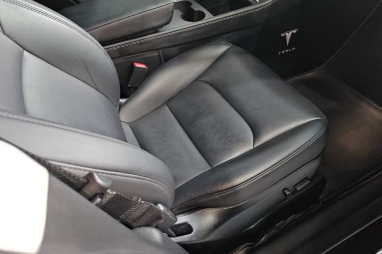 Used Tesla Model Y 2023 Rear-Wheel-Drive Version Right Front Seat