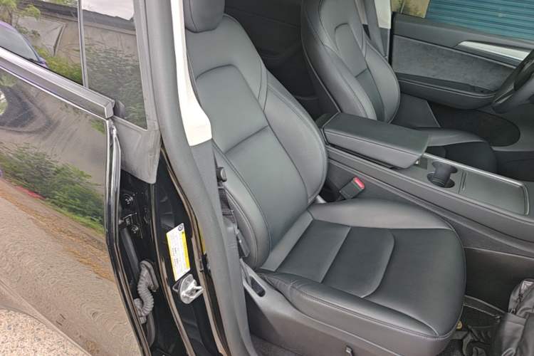 Used Tesla Model Y 2023 Rear-Wheel-Drive Version Right Front Seat