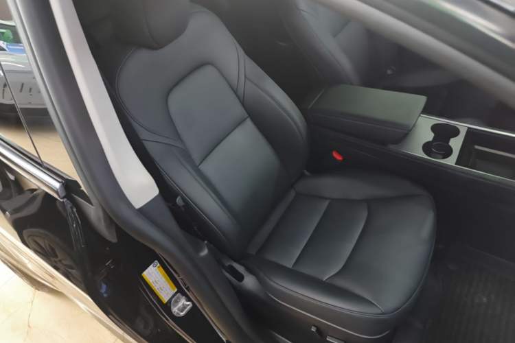 Used Tesla Model Y 2023 Rear-Wheel-Drive Version Right Front Seat