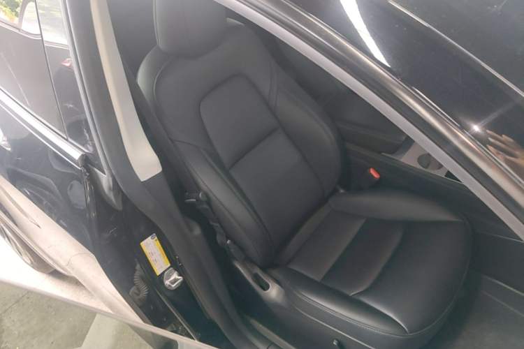 Used Tesla Model Y 2023 Rear-Wheel-Drive Version Right Front Seat